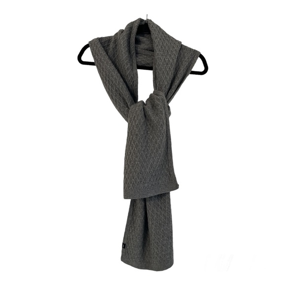 NWOT | Echo New York | Grey Patterned Knit Scarf - Picture 2 of 16